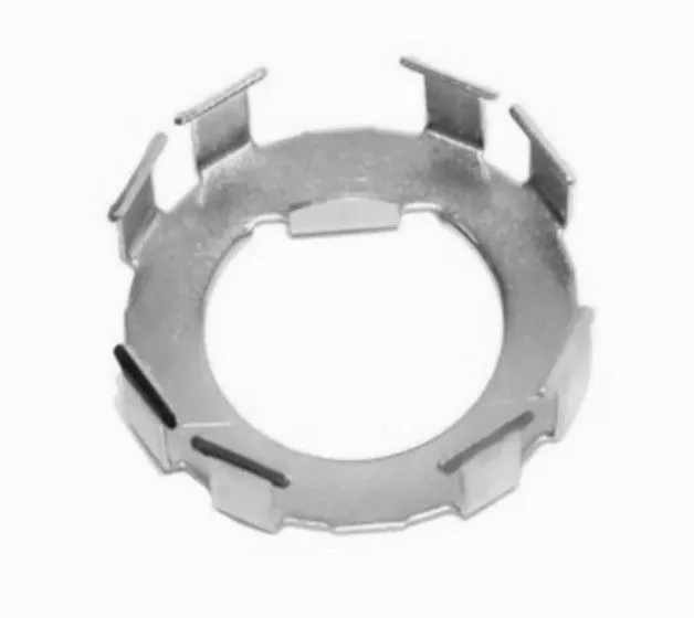 Axle nut retainer cage